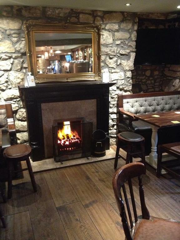 Riccarton Inn Currie Exterior foto